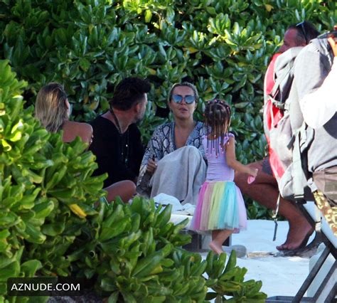 Blanka Lipinska Sexy Shows Off Her Nude Tits While Enjoying The Beach In Mexico Aznude