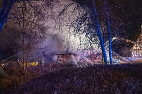 Lagerhalle Geht In Flammen Auf