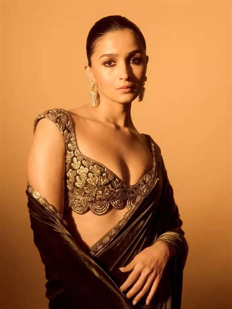 Alia Bhatt S Latest Look In A Velvet Saree Is The Reception Look Every