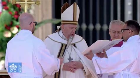 El Papa Francisco Celebr La Misa Del Domingo De Pascua Ante Miles