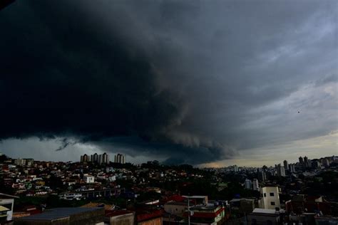 Chuva Intensa Acompanhada De Vendaval Pode Atingir Bh E Outras