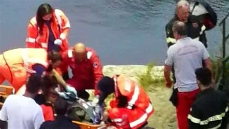 Tentato Suicidio A Roma Si Getta Nel Tevere Con In Spalla Uno Zaino