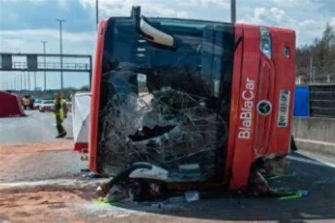 Tr Gico Accidente De Autob S Tur Stico Deja Al Menos Muertos Xeu