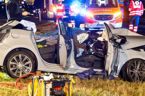 Unfall Auf B43 Bei Kelsterbach Ein Toter Und Eine Schwerverletzte Bei