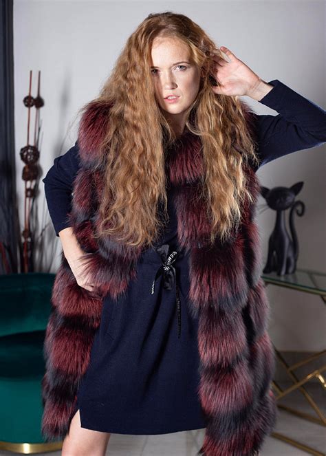 Меховой жилет из лисы Dita Furs R2 K купить в Москве - цена 140 000