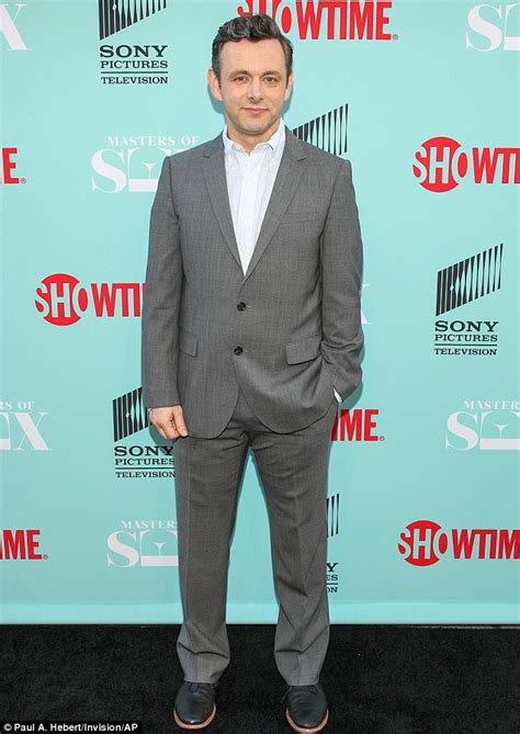 Lizzy Caplan Wears Floor Length Dress As She Promotes Masters Of Sex Daily Mail Online