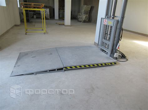 Одномачтовый подъемник на производство, склад или магазин — подъемник ...