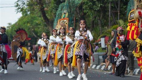 Kesenian Reog Hingga Barongsai Meriahkan Karnaval Budaya Klaten