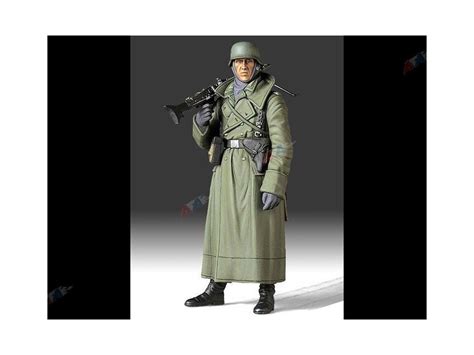 1 16 WWII German Machine Gunner Greatcoat Tamiya 36306