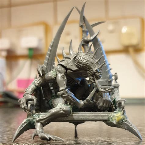 WIP genestealer patriarch on a throne. My homage to the classic 80s ... 