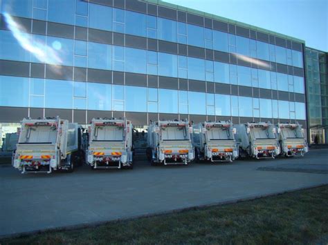 Сметосъбиращ камион със задно товарене