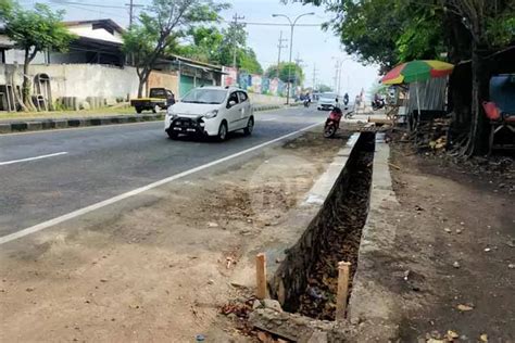 Proyek Drainase Di Sukorejo Terkendala Pipa Hippam Tapi Segera