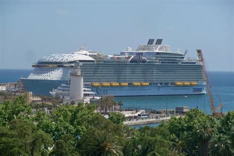 Wonder of the Seas - description, photos, position, cruise deals