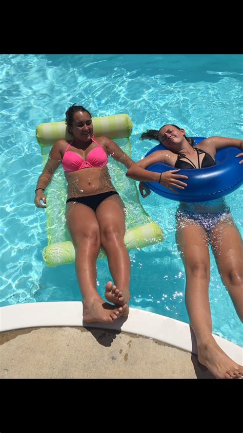 7 Hot Sexy Hannah Marshall Bikini Pics