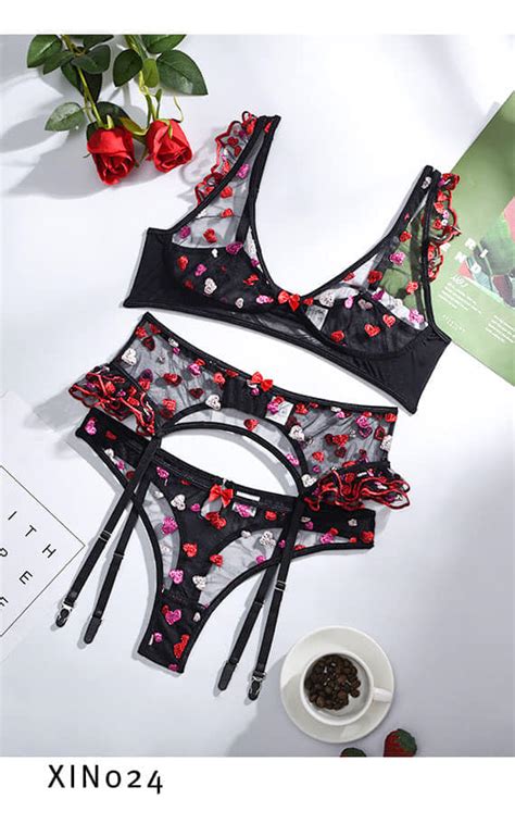 Многу убав триделен комплет големини S M L XXX SEX SHOP LIBIDO SKOPJE НАЈНИСКИ ЦЕНИ