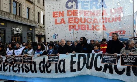 Docentes convocan a un paro nacional para el miércoles