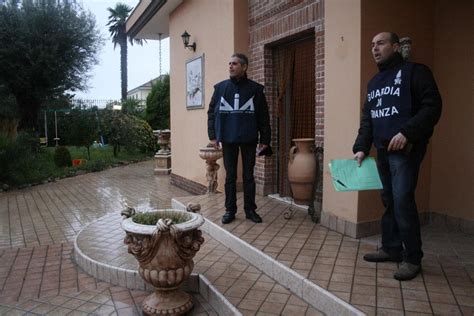 Camorra Arrestate 16 Persone Legate Al Clan Dei Casalesi