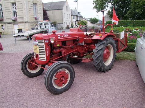 International Harvester Mc Cormick Farmall F 137 D Tracteu Flickr