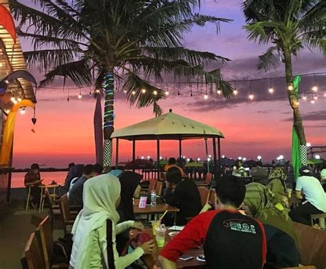 5 Cafe Di Makassar Ini Memiliki View Pantai Dan Laut Bikin Betah