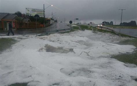 Vídeo e imagens impressionantes Chuva de granizo atinge Lages