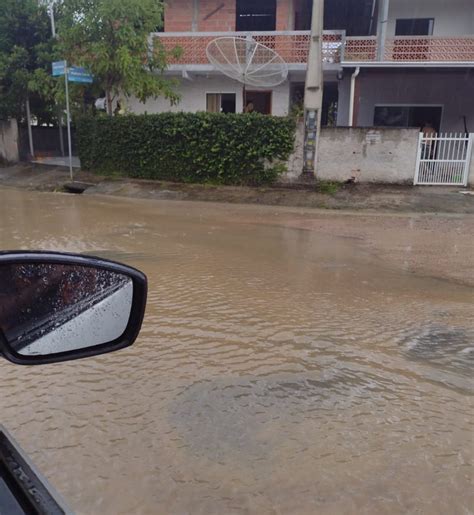 Chuva Forte Causa Deslizamentos De Terra Quedas De Muro E Alagamentos