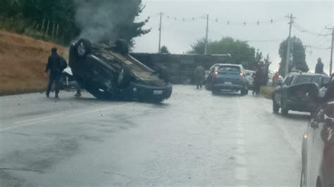 Colisión de bus de Carabineros con vehículos menores deja cinco heridos