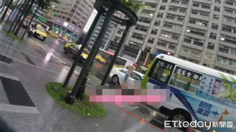 獨／短裙女記者東區等車遭偷拍 「74秒私密畫面」網路瘋傳 Ettoday社會新聞 Ettoday新聞雲