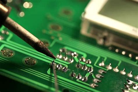 Как сделать так чтоб к паяльнику прилипало олово? - этапы лужения