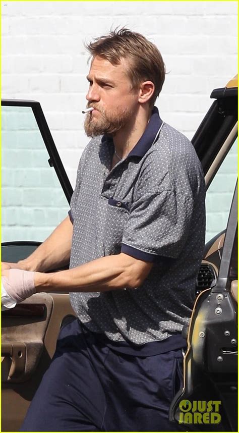 Charlie Hunnam Looks Beaten & Bruised on Set of 'Jungleland'!: Photo 4140162 | Charlie Hunnam ...