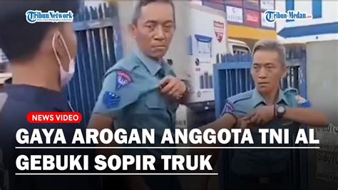 Ngamuk Di Jalanan Pria Berseragam Tni Al Diduga Aniaya Sopir Truk