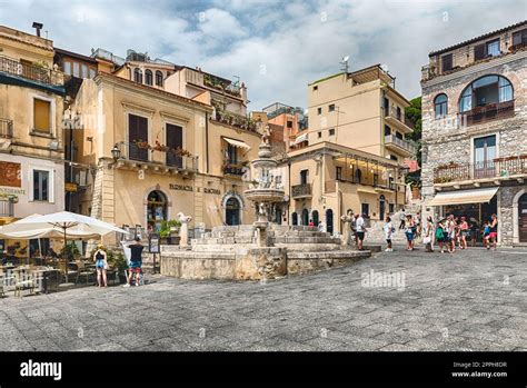 TAORMINA ITALIEN 11 AUGUST 2021 Der Malerische Platz Der