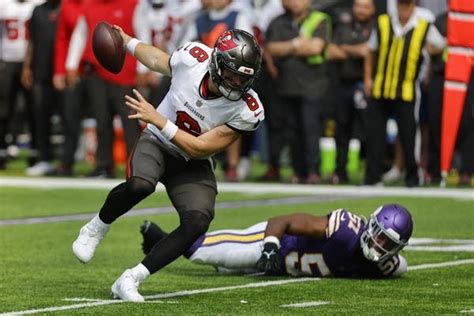 Buccaneers Top Vikings 20 17 As Baker Mayfield Finishes Strong In His