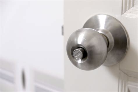 How To Fix A Push Lock Door Handle Storables