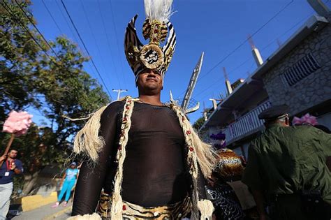 EN FOTOS Pueblo de Naiguatá se desbordó para Entierro de la Sardina