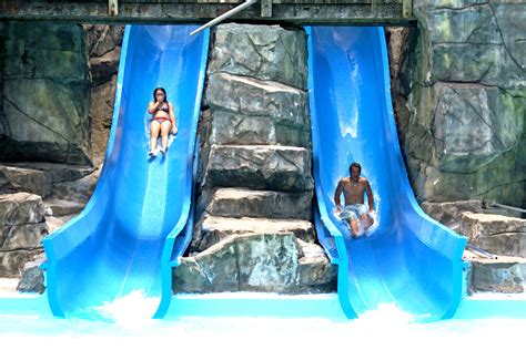 Six Flags Takes Over Management of Illinois' Magic Waters Waterpark| Aquatics International Magazine