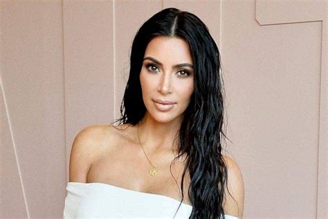 Fotos en close up de Kim Kardashian en lencería transparente desatan la