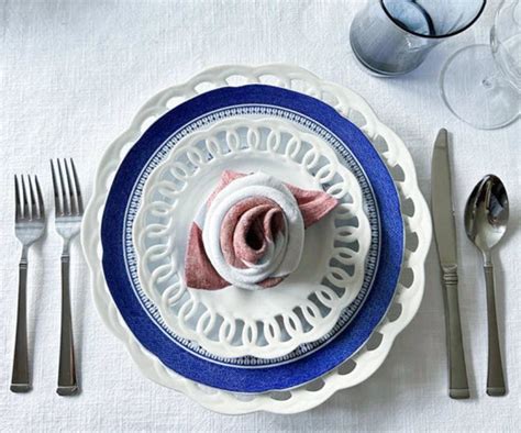 Five Stylish Ways to Fold Cloth Napkins for Wedding Reception | All ...