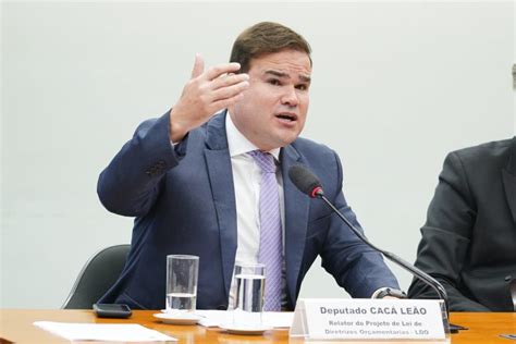 CCJ aprova admissibilidade de PEC que aumenta para 70 anos idade máxima