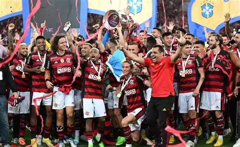 Quer Ficar Jogador Do Flamengo Recusa Proposta De Clube Europeu