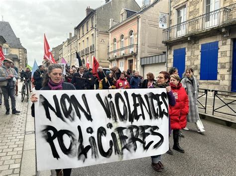 Quelques Milliers De Personnes Ont Manifesté Jeudi Soir En France