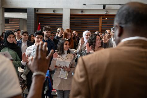 In Photos New Canadians Take Citizenship Oath At U Of T Mississauga