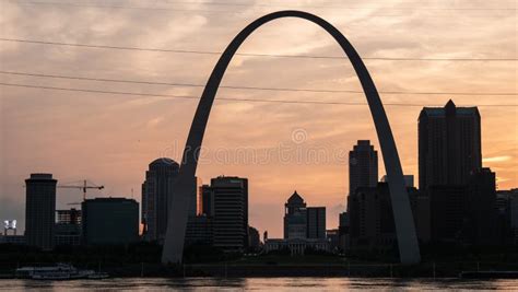 Saint Louis Skyline at Sunset - ST. LOUIS, USA - JUNE 19, 2019 ...