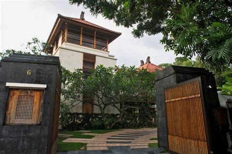 A Bali Styled Bungalow In Damansara Heights Kuala Lumpur By Balinese