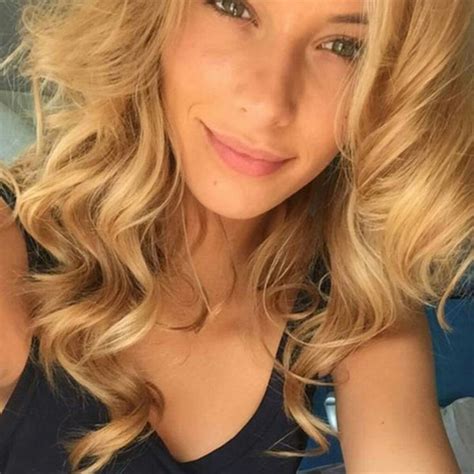 Pin By Sabrina Soulier On Celebrities Blonde Hair Color And Cut Long Hair Styles Beauty