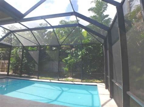 Why Use Pool Screen Enclosures In Boca Raton