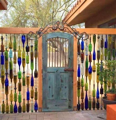 21 idées DIY pour recycler des bouteilles de verre Garden gates