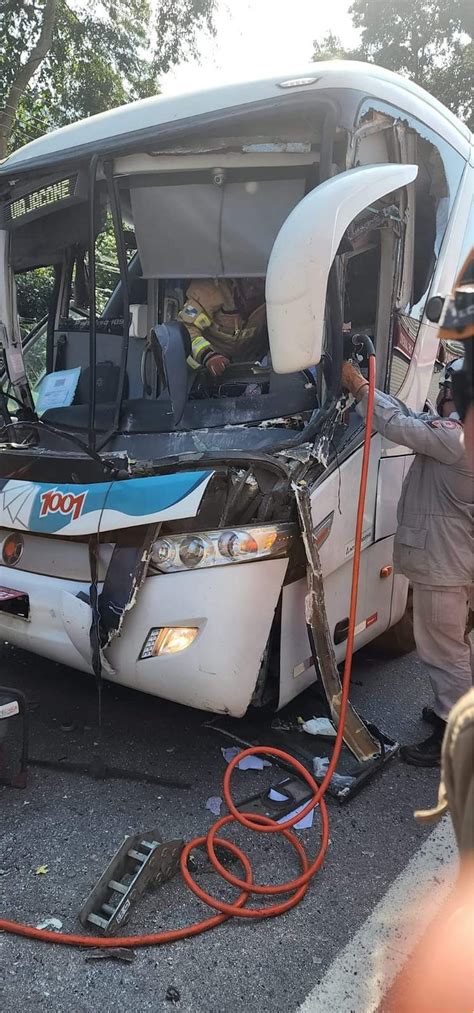 Da Morte Batida Entre Nibus Da Que Seguia Para Cabo Frio