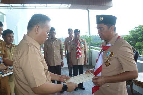 Bupati Boltim Dianugerahi Penghargaan Lencana Darma Bakti Dari Kwarnas