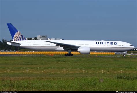 N2142U United Airlines Boeing 777 322ER Photo By RK ID 1113327