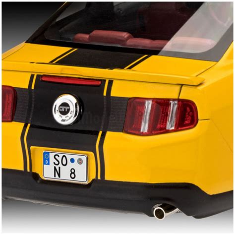 Revell 07046 Auto In Kit Ford Mustang GT 2010 1 25